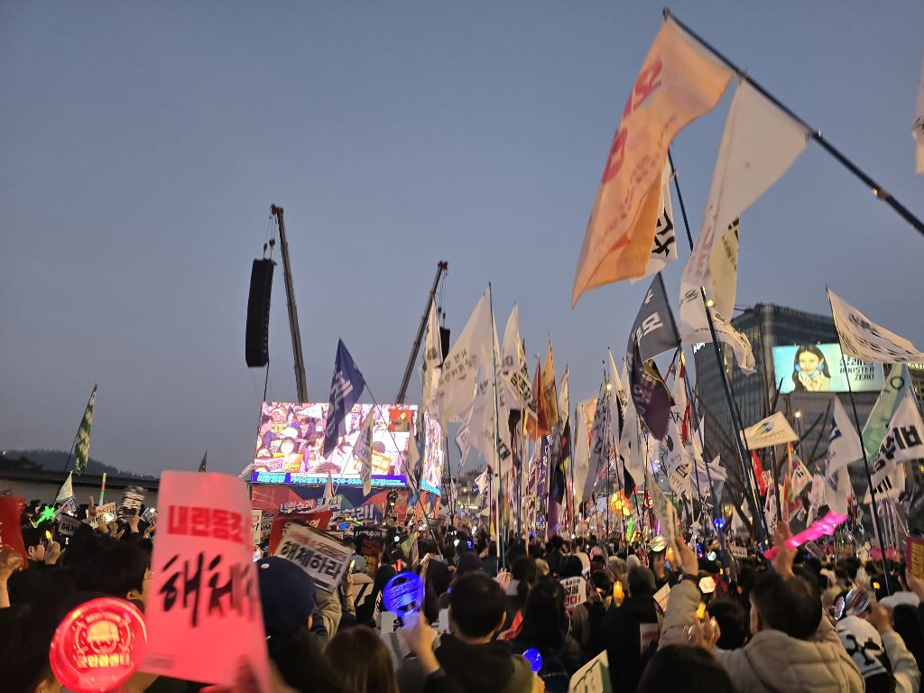 200만 중 1인이였습니다. (참고 - 내일 집회 쉽니다.) | 인스티즈