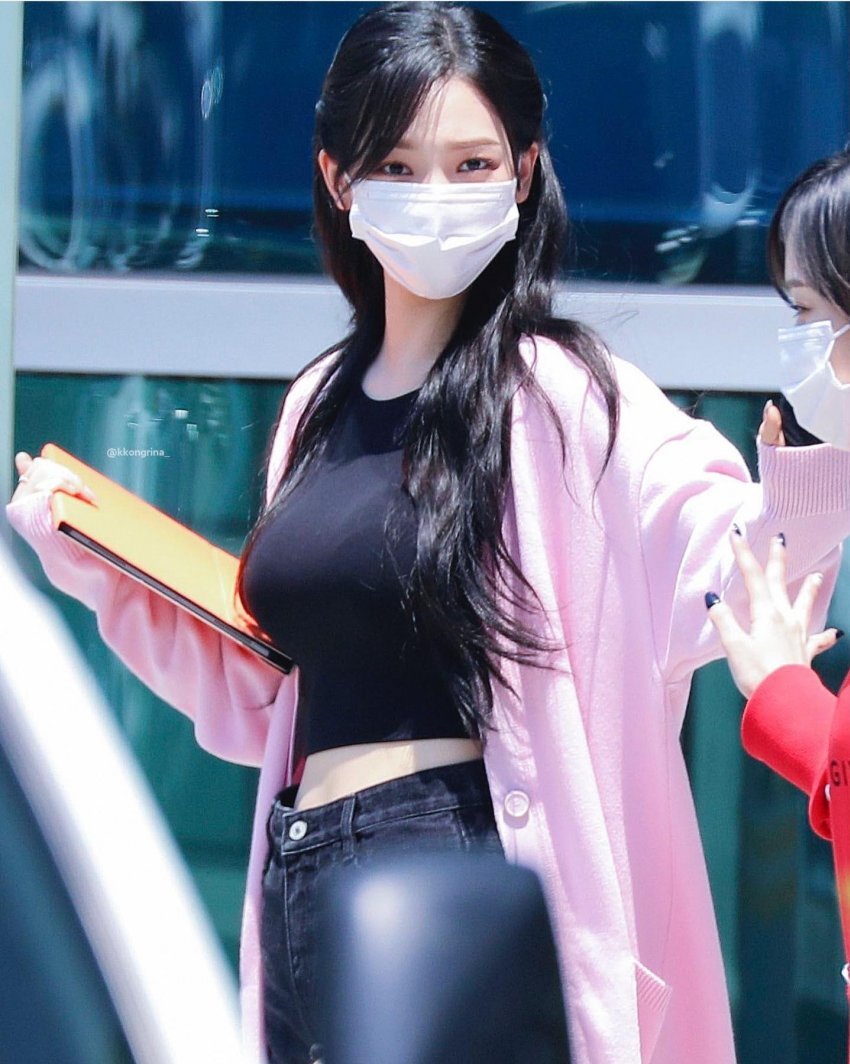 카리나는 인간이에요 AI가 아니라.gif | 인스티즈