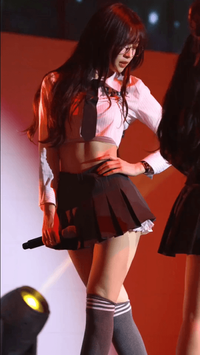 춤 다 추고 숨 몰아쉬는 오마이걸 아린.gif | 인스티즈