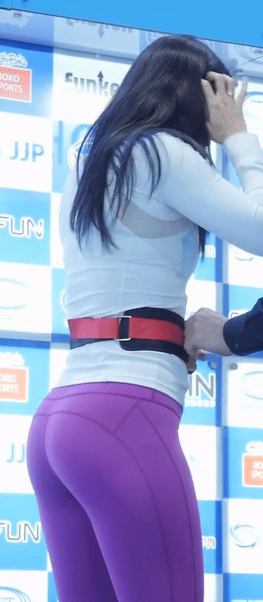 스쿼트 하는 모델.gif | 인스티즈