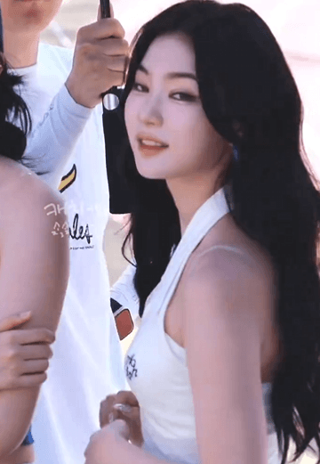 걸그룹 스테이씨의 고양이상 아이사 실물느낌.gif | 인스티즈