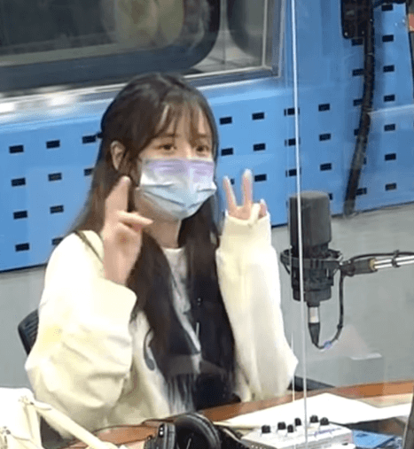 굳이 메이크업 지우고 쌩얼로 배텐 출근한 러블리즈 지애.jpg | 인스티즈