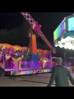 넘어지려는 놀이기구를 붙잡는 사람들.gif | 인스티즈