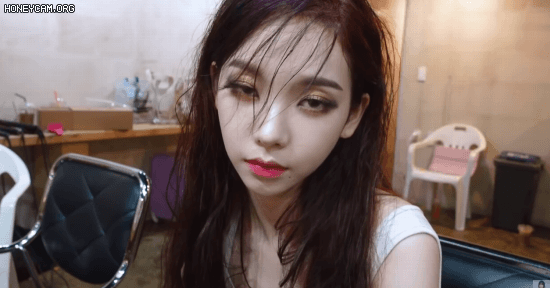 저녁 인사 하는 카리나.gif | 인스티즈