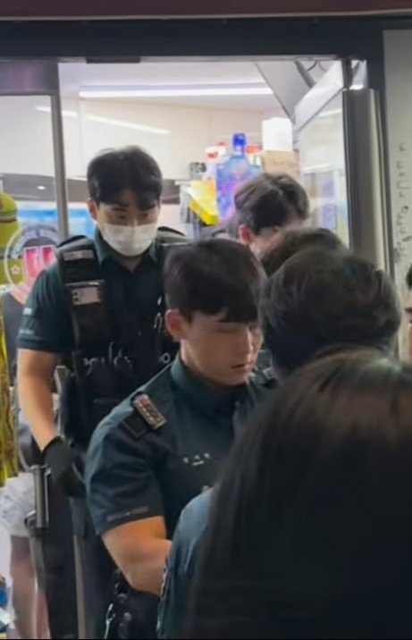 현재 외국 인스타에서 난리난 한국 경찰들 사진 | 인스티즈