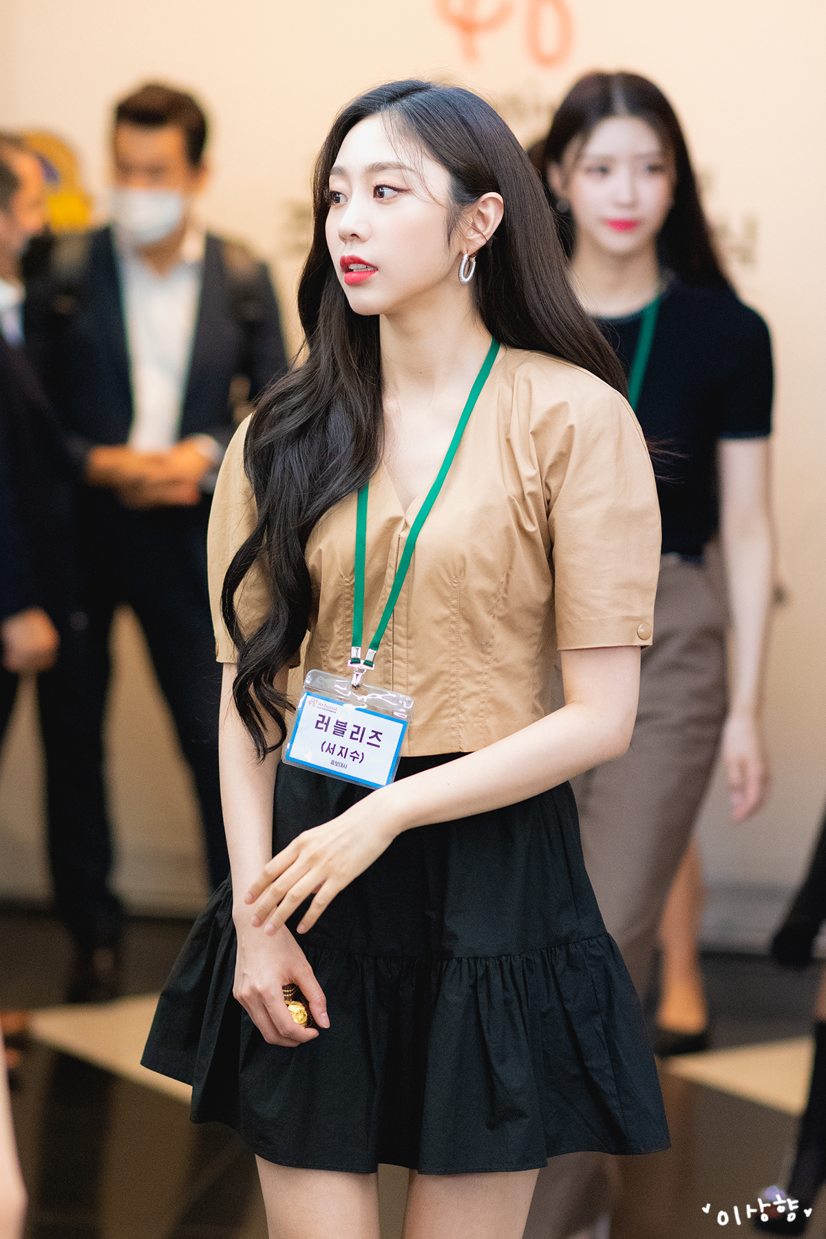 회사의 흔한 여직원 오피스룩 러블리즈 이미주 서지수.jpgif | 인스티즈