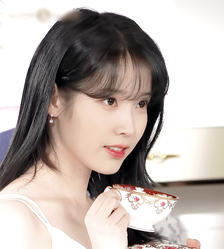 끼부리는 아이유.gif | 인스티즈