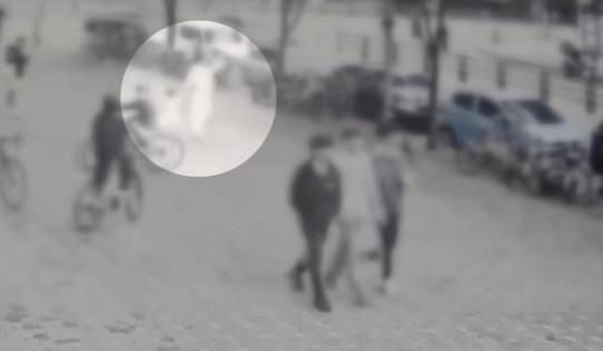 중학생이 몰던 킥보드에 부딪혀 딸과 나들이 하던 30대 여성 중태 | 인스티즈