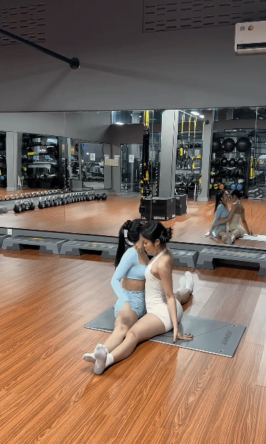 유연성 극대화 운동하는 여성들 | 인스티즈