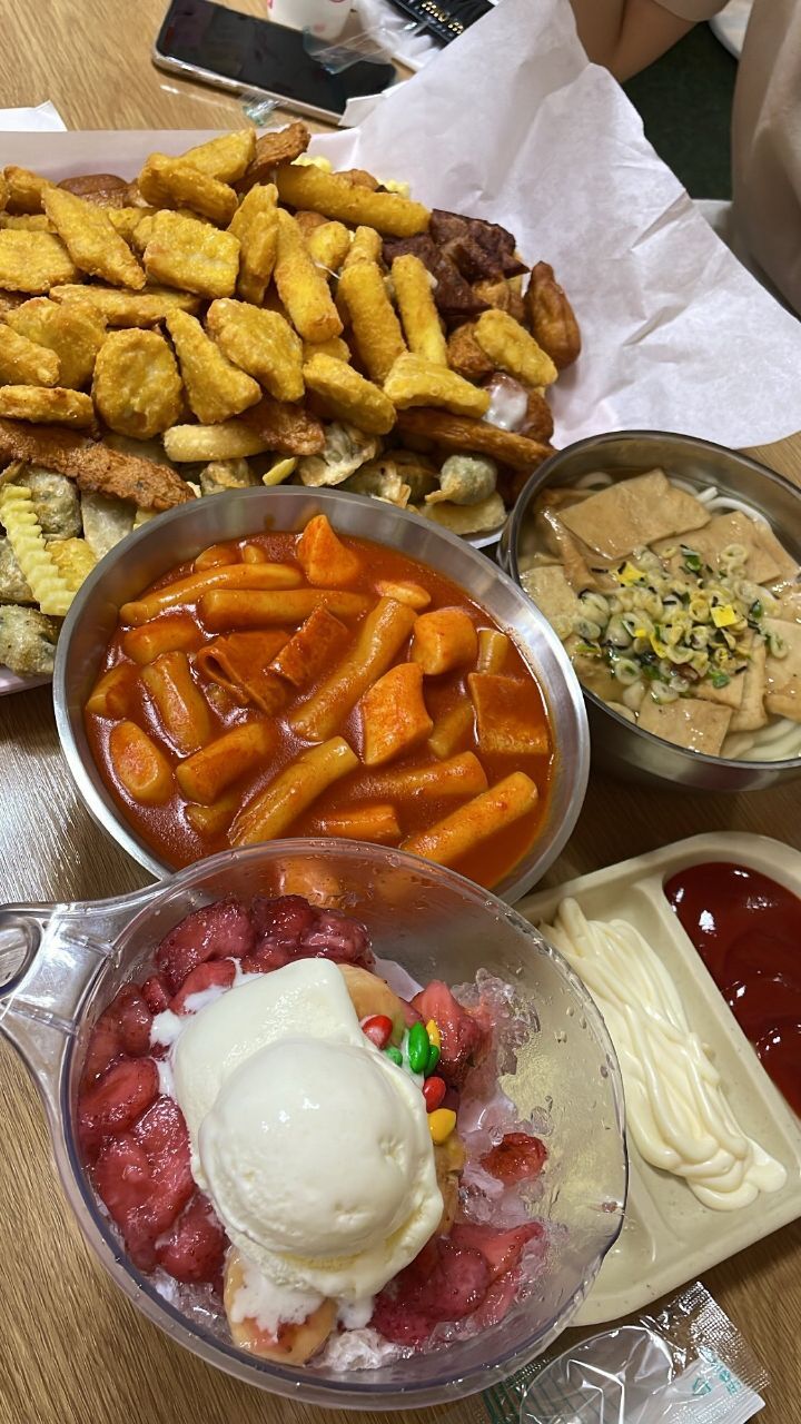 다 먹어가는 걸 사장님에게 들키면 강제 리필해준다는 분식점 - 엽기사진실 - 이종격투기 다 먹어가는 걸 사장님에게 들키면 강제 리필해준다는... 