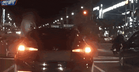 도로 위에서 키스하는 커플.gif | 인스티즈