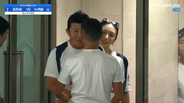 손웅정 감독과 인사하는 조세호