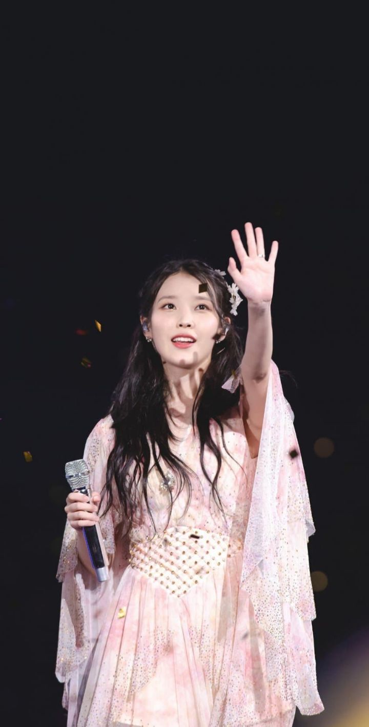 아이유 어제자 콘서트 근황 | 인스티즈