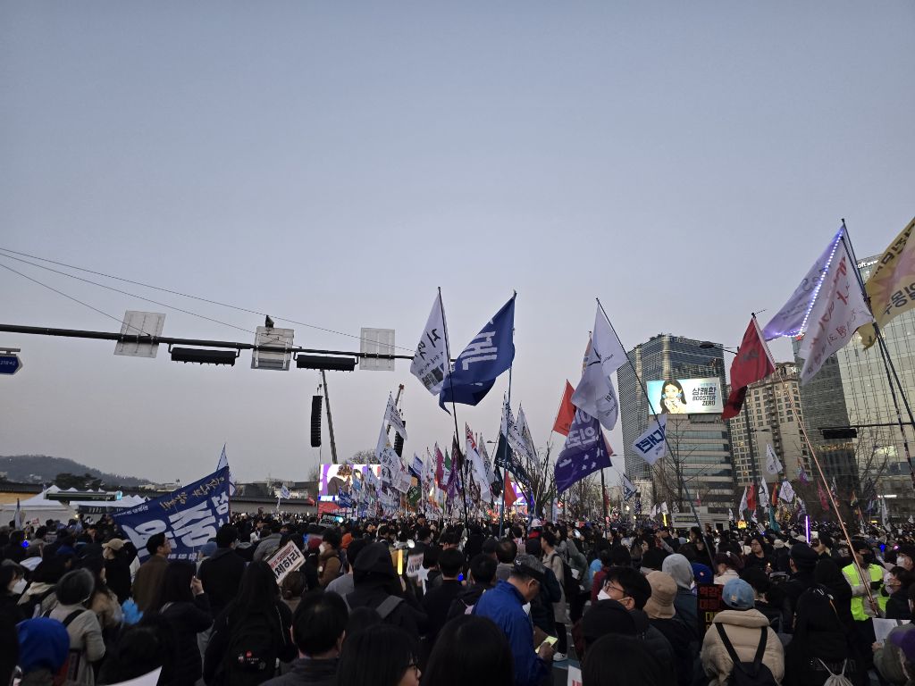 200만 중 1인이였습니다. (참고 - 내일 집회 쉽니다.) | 인스티즈