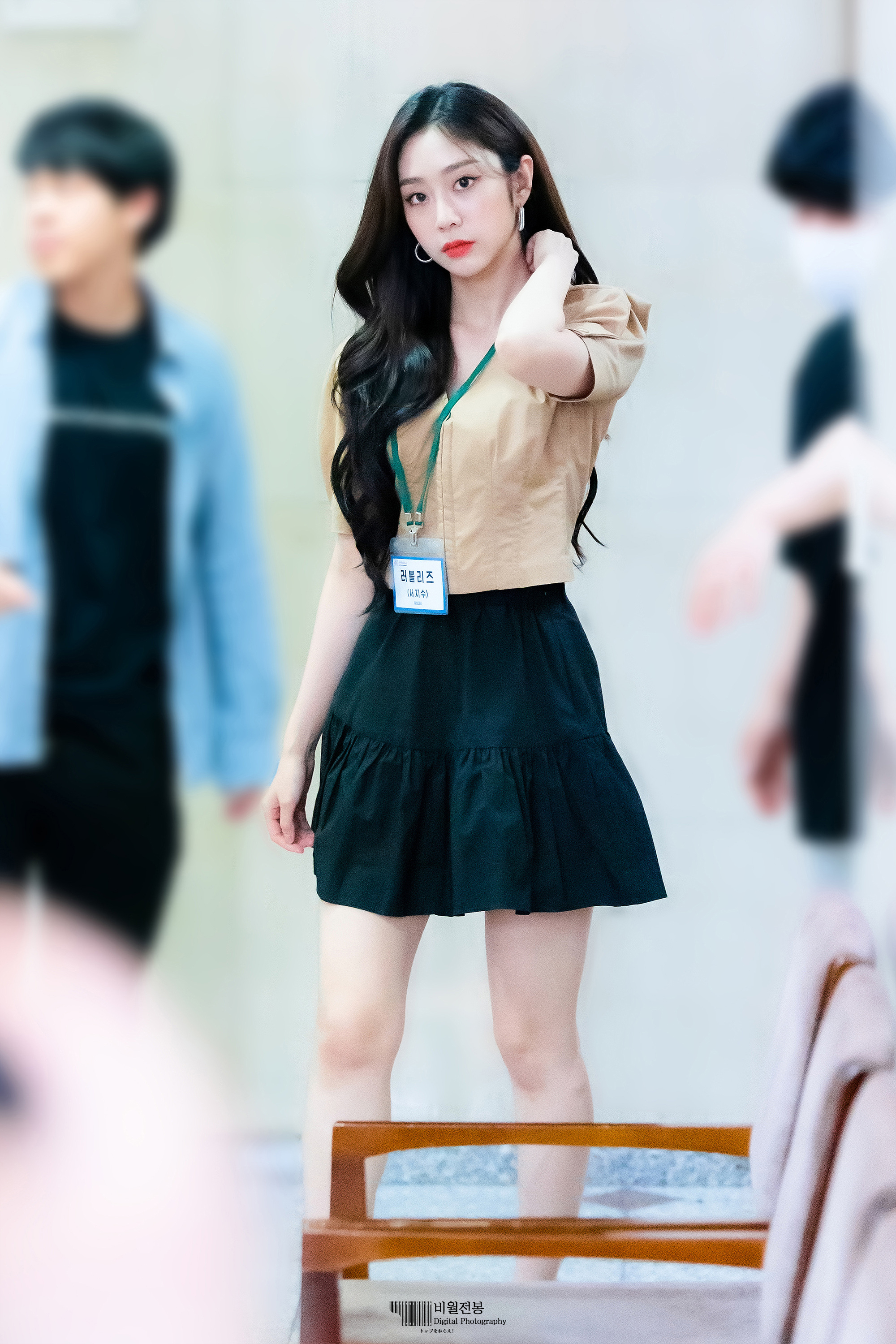 회사에서 볼수 있는 오피스룩 러블리즈 이미주 VS 서지수.jpgif - 非스포츠 게시판 - I Love NBA 회사에서 볼수 있는 오피스룩... 