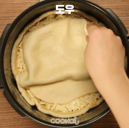 전기밥솥으로 만드는 시카고 피자 | 인스티즈