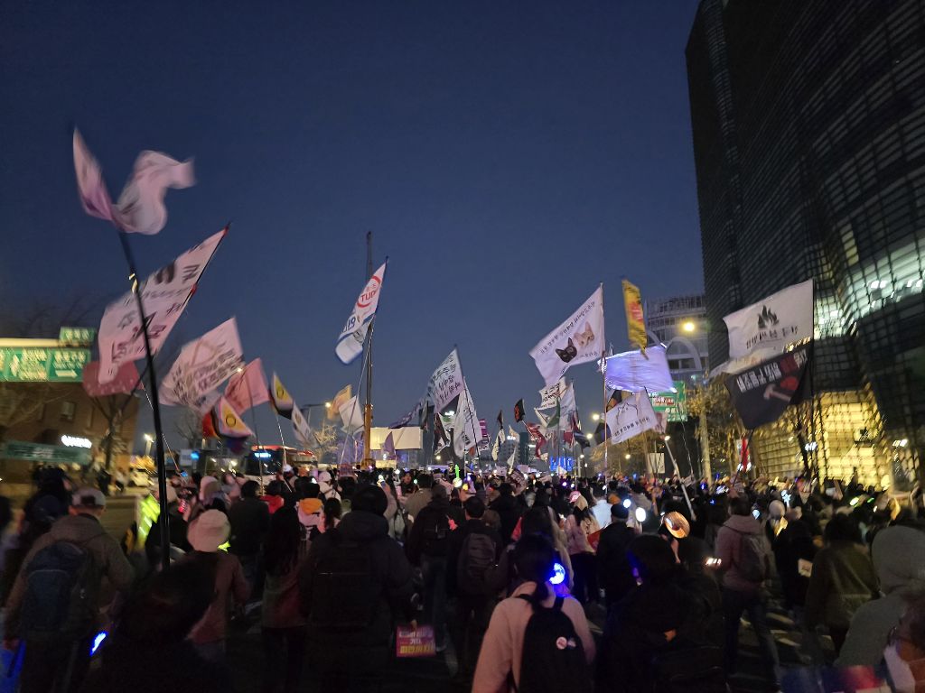 200만 중 1인이였습니다. (참고 - 내일 집회 쉽니다.) | 인스티즈