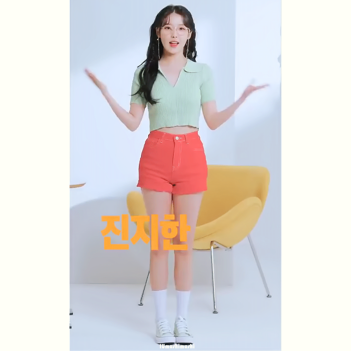 반바지 입은 최근 아이유gif | 인스티즈