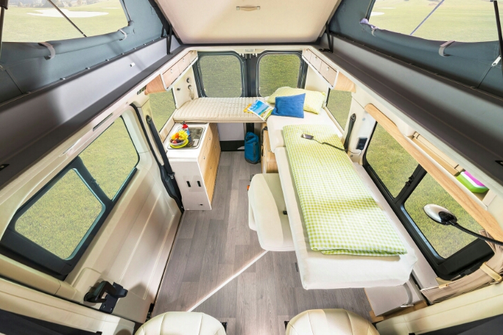 화장실 빼고 있을거 다있는 캠핑카.jpg