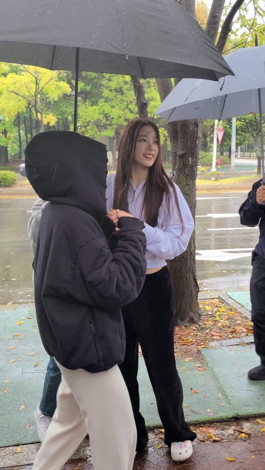 어제자 카즈하 길거리 직찍 ㄷㄷ | 인스티즈
