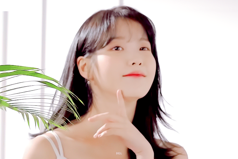 끼부리는 아이유.gif | 인스티즈