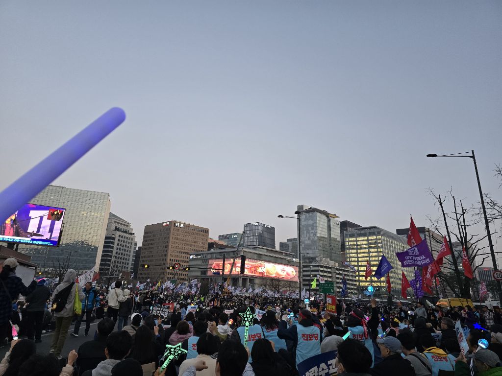 200만 중 1인이였습니다. (참고 - 내일 집회 쉽니다.) | 인스티즈