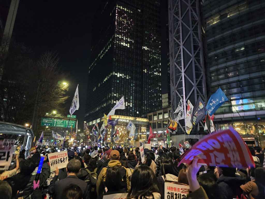 200만 중 1인이였습니다. (참고 - 내일 집회 쉽니다.) | 인스티즈