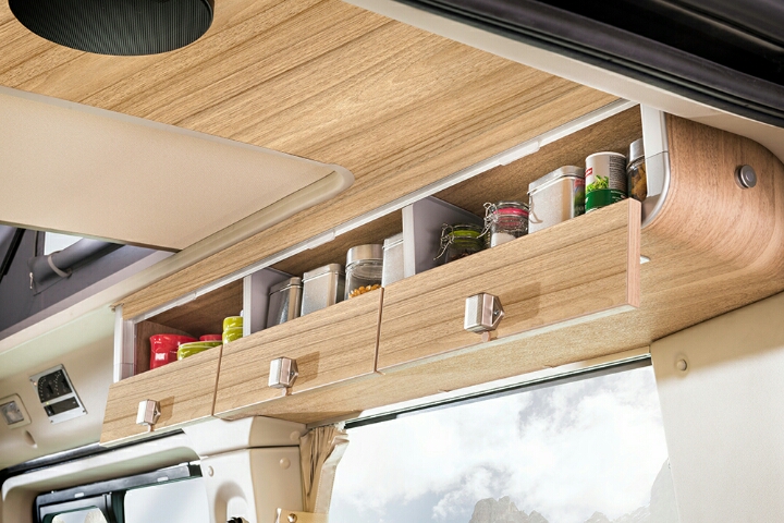 화장실 빼고 있을거 다있는 캠핑카.jpg