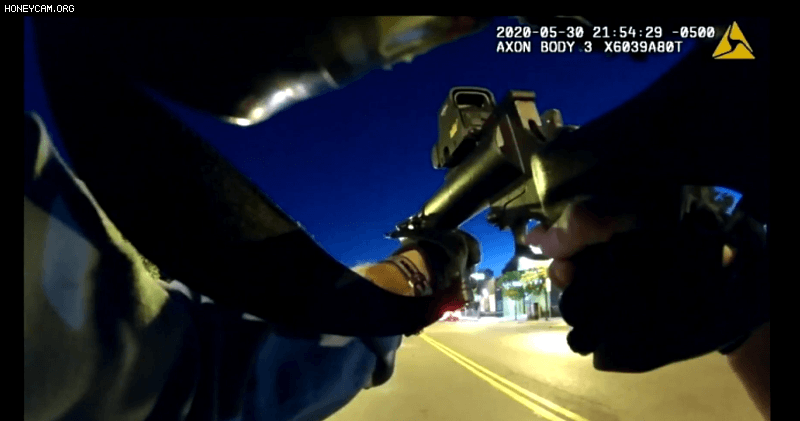 미국 경찰에게 총을 쏘고도 무죄를 받은 흑인 | 인스티즈