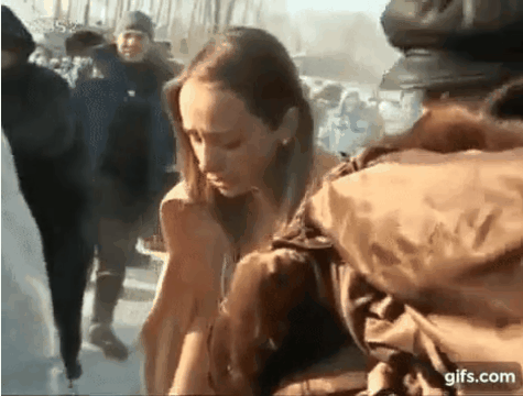 헐벗은 상태로 얼음물 입수하는 러시아 누님들 