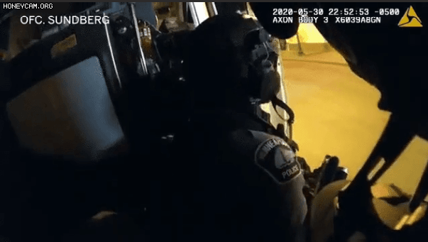 미국 경찰에게 총을 쏘고도 무죄를 받은 흑인 | 인스티즈