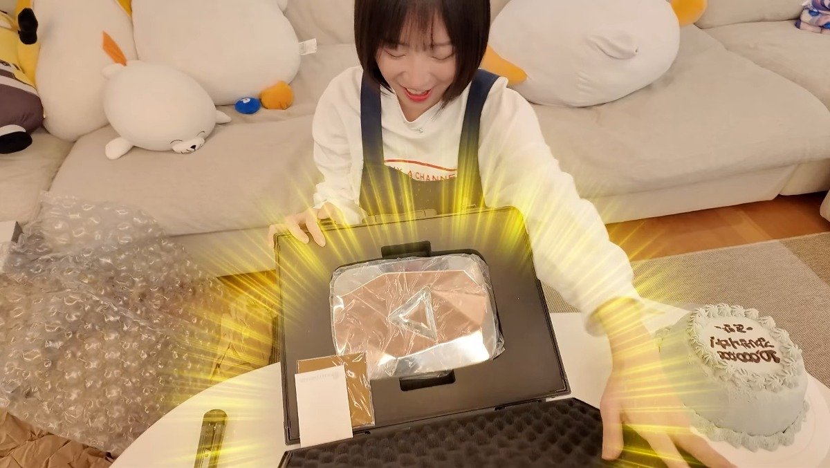 다이아버튼 개봉한 쯔양 | 인스티즈