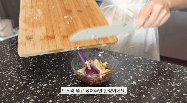 편안함이 뭔지 알려줬던 브이로그 유투버.gif | 인스티즈