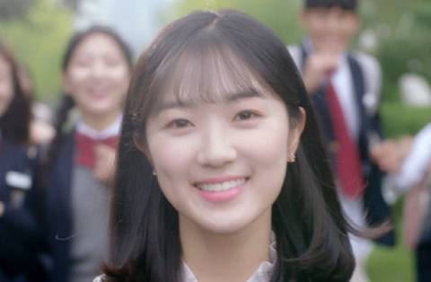 7년동안 50편 이상 단역으로 출연하다가 작년에 주연된 배우.jpg | 인스티즈