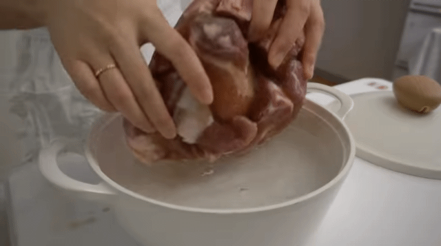 편안함이 뭔지 알려줬던 브이로그 유투버.gif | 인스티즈