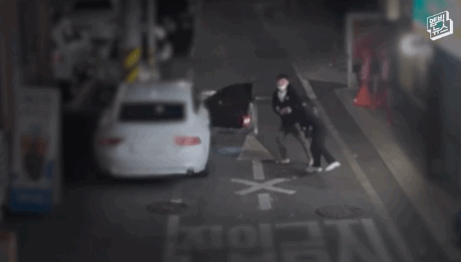 전 남친에게 폭행 당하는 여성.gif | 인스티즈