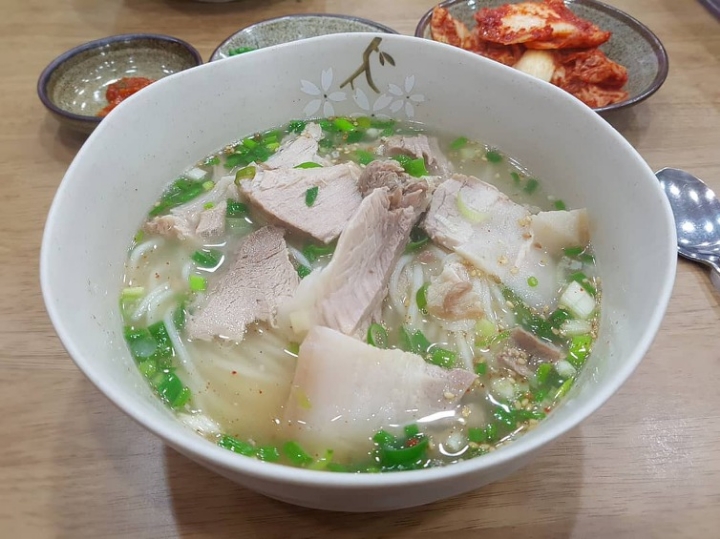 제주도 고기국수의 성지~ - 엽기사진실 - 이종격투기 제주도 고기국수의 성지~