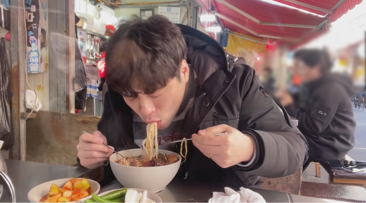먹방 유튜버가 부산에서 가장 맛있게 먹었다는 음식 | 인스티즈
