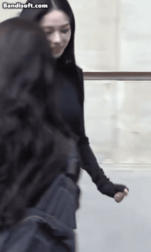 카리나는 인간이에요 AI가 아니라.gif | 인스티즈