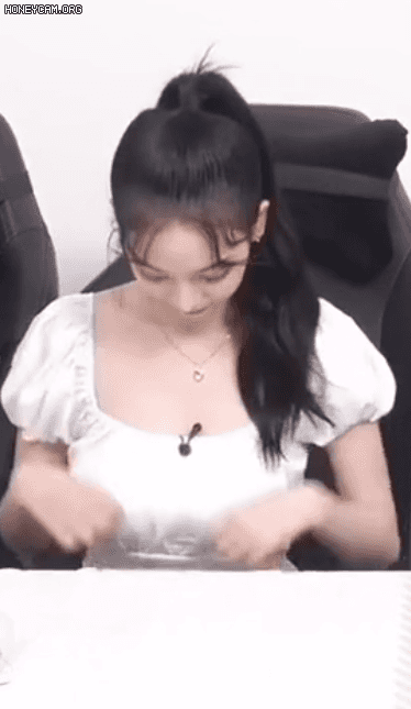 카리나는 인간이에요 AI가 아니라.gif | 인스티즈