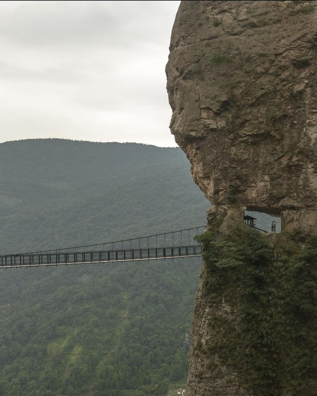 중국 저장성 1000m 높이 절벽 카페 | 인스티즈