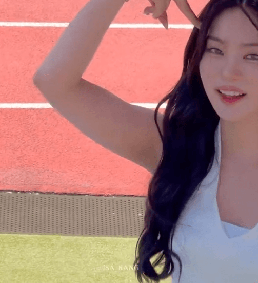 걸그룹 스테이씨의 고양이상 아이사 실물느낌.gif | 인스티즈