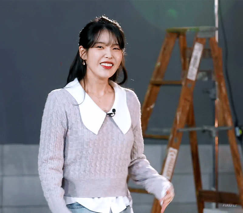 찰지게 침뱉는 아이유 | 인스티즈