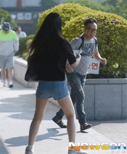 싸인 해주기 싫어서 도망가다 잡혔다는 연예인 | 인스티즈