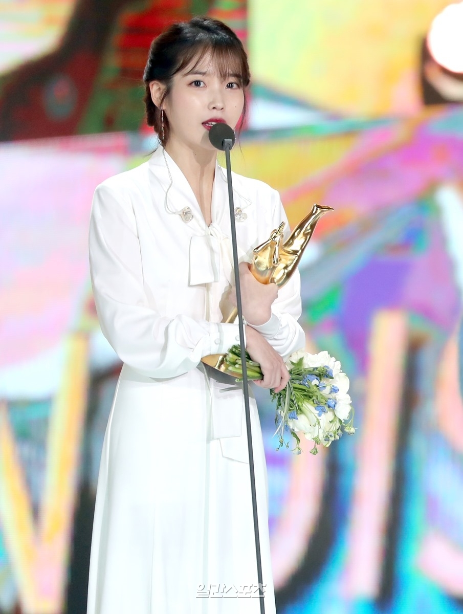 지난 5년간 아이유가 쌓아온 개인커리어 수준.jpgif | 인스티즈