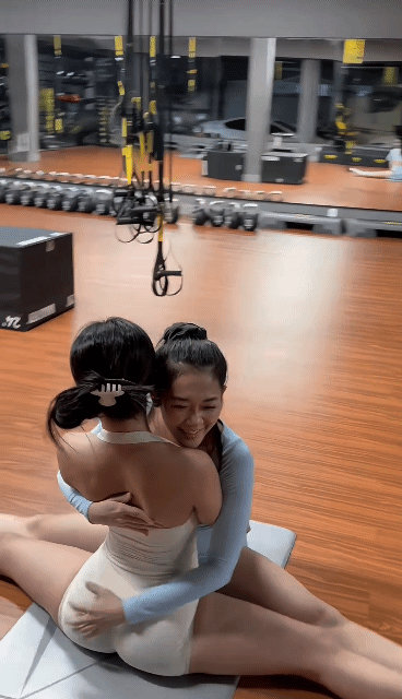 유연성 극대화 운동하는 여성들 | 인스티즈