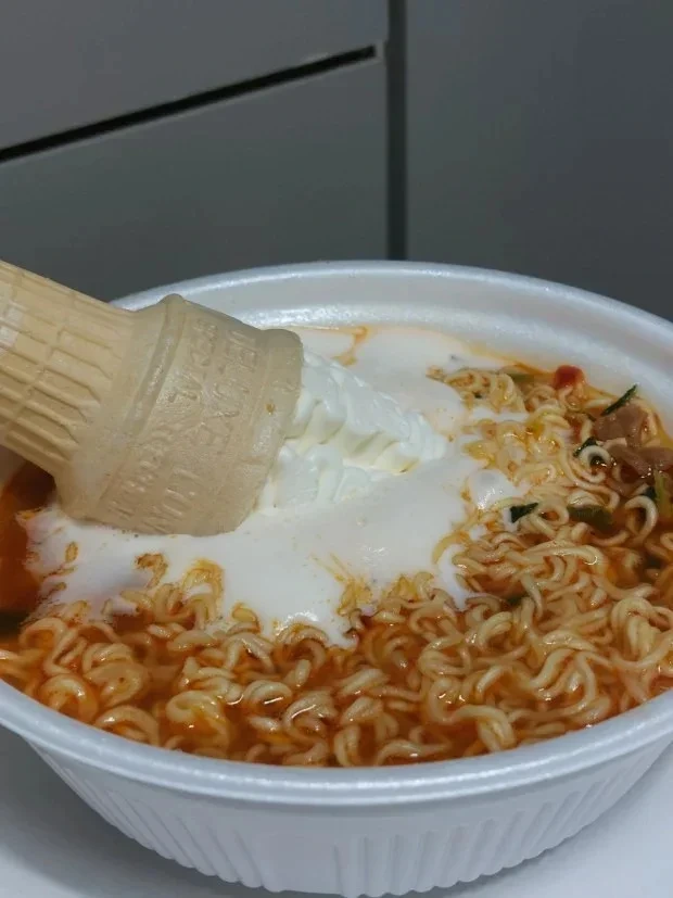 일본에서 유행한다는 왕뚜껑 + 빵빠레 조합, 가능? | 인스티즈