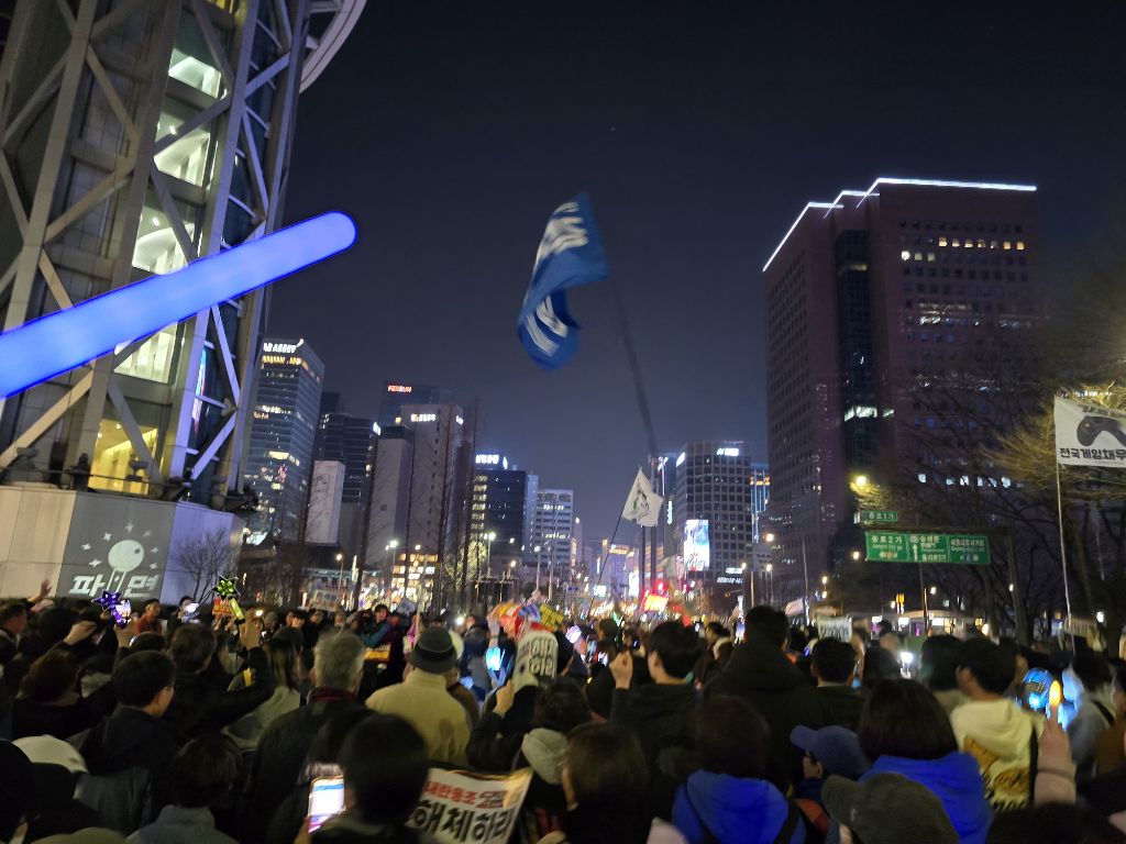 200만 중 1인이였습니다. (참고 - 내일 집회 쉽니다.) | 인스티즈