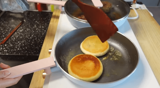 편안함이 뭔지 알려줬던 브이로그 유투버.gif | 인스티즈