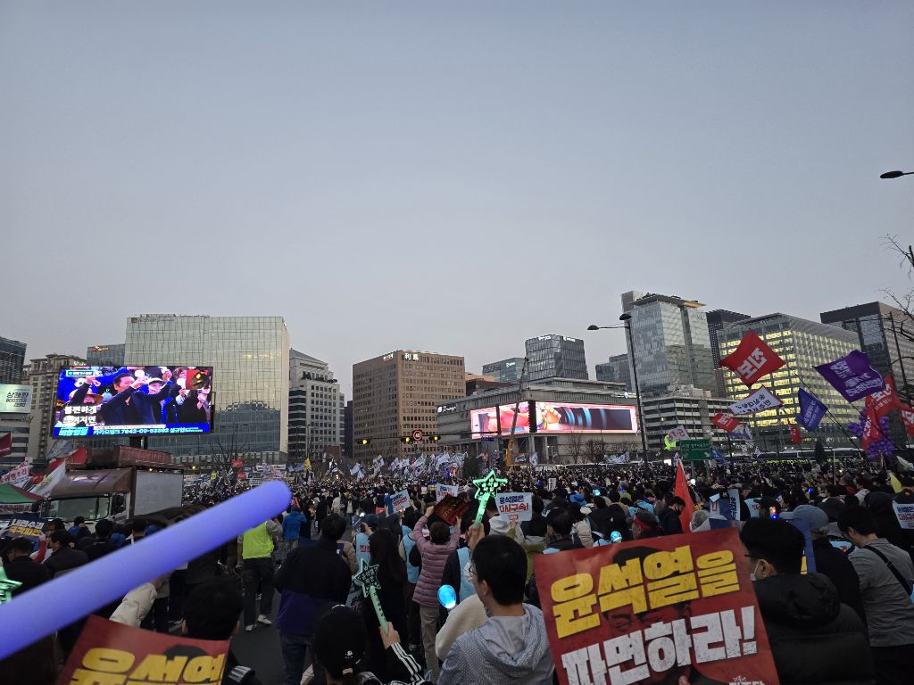 200만 중 1인이였습니다. (참고 - 내일 집회 쉽니다.) | 인스티즈